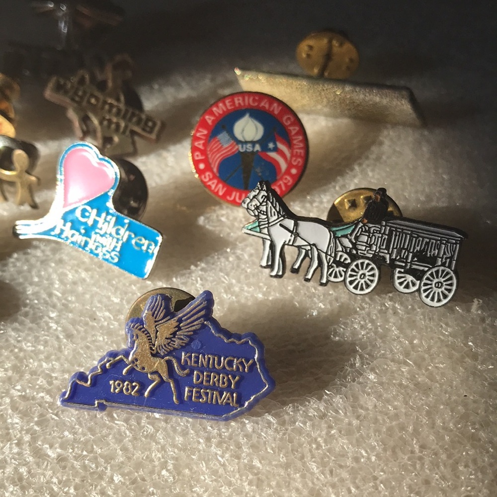 Pin lot - Picture 2 of 6
